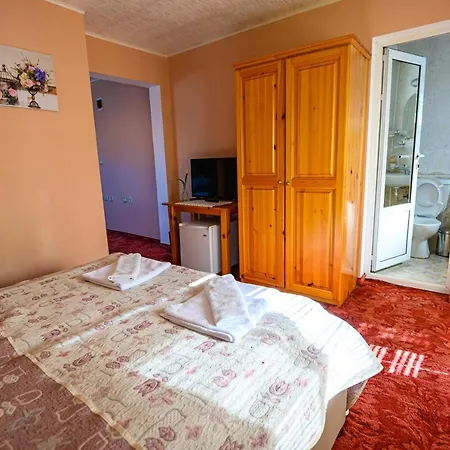 Отель Family Chichin 3*