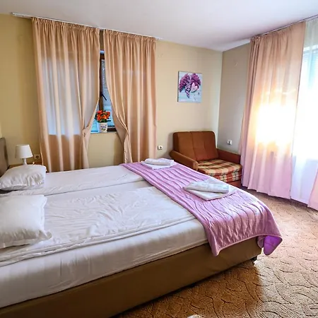 Хотел Family Chichin 3*